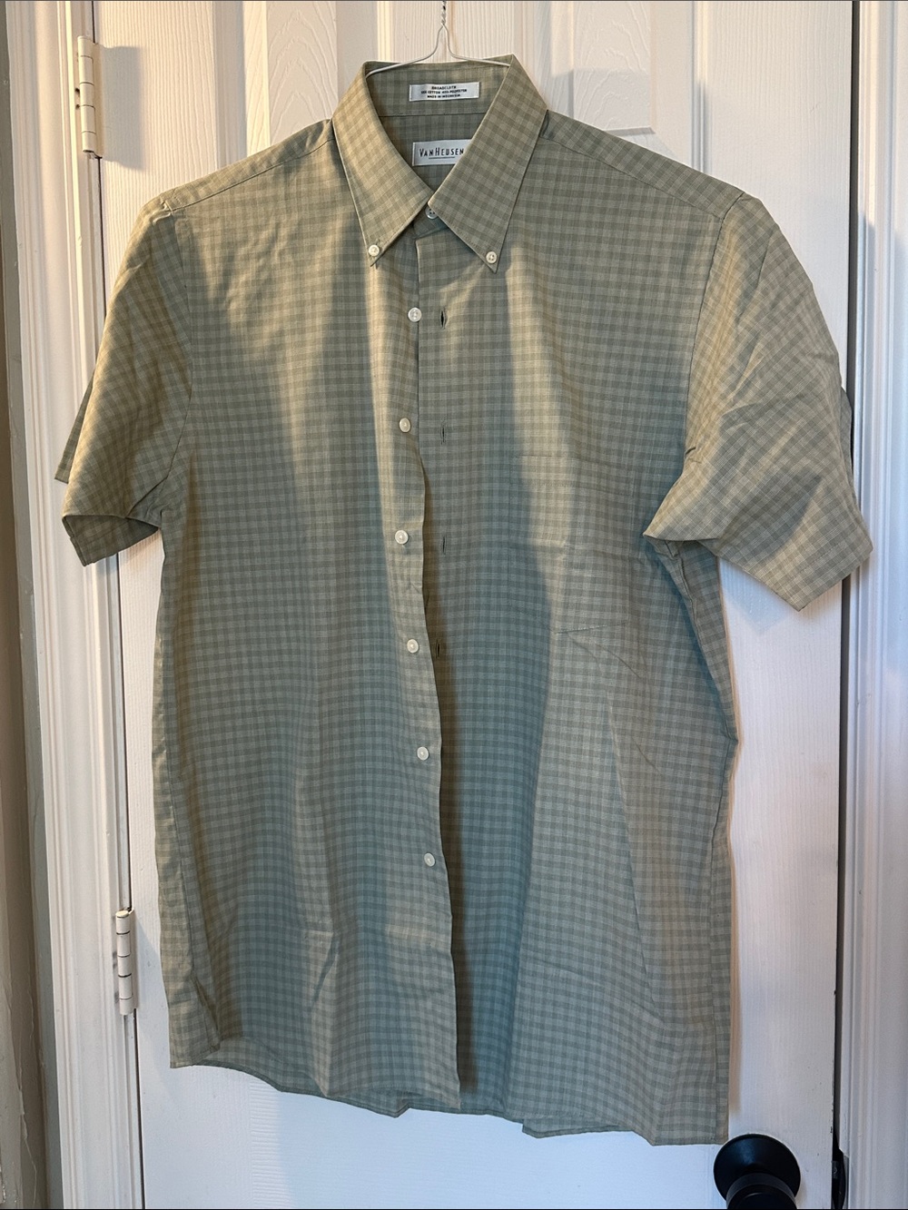 Van Heusen Short-Sleeve Button-Down Shirt — Light Sage Plaid